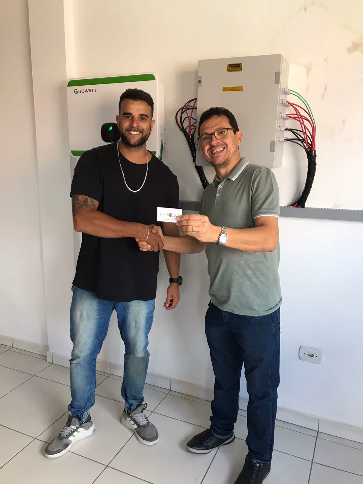 Entrega técnica de sistema fotovoltaico a cliente em Vitória da Conquista