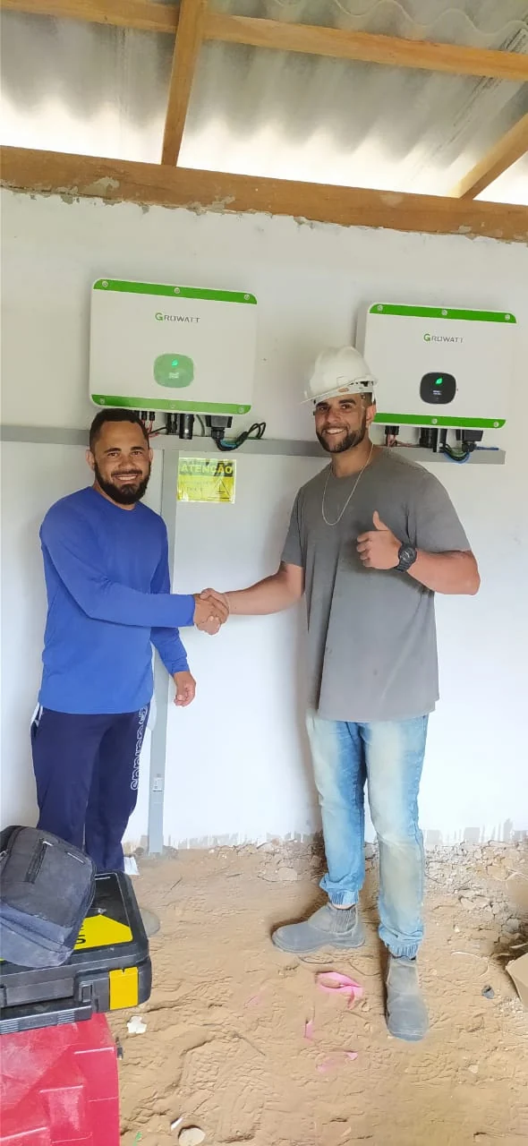 Entrega de sistema com dois inversores